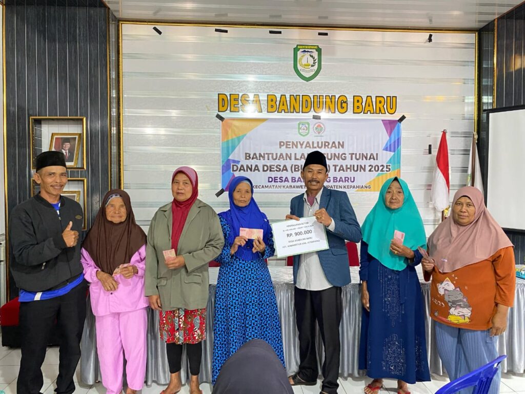 Pemdes Bandung Baru Salurkan Tiga Bulan BLT DD Ke KPM