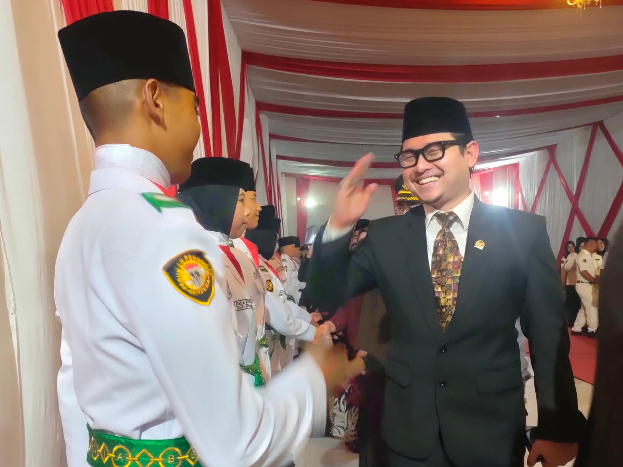 Resmi Dikukuhkan, Ketua DPRD Kepahiang Beri Pesan 35 Paskibraka Kepahiang