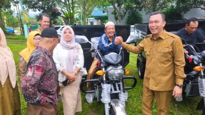 BUPATI KEPAHIANG LUNCURKAN 14 ARMADA PENGANGKUT SAMPAH UNTUK WUJUDKAN “KEPAHIANG BERSIH”