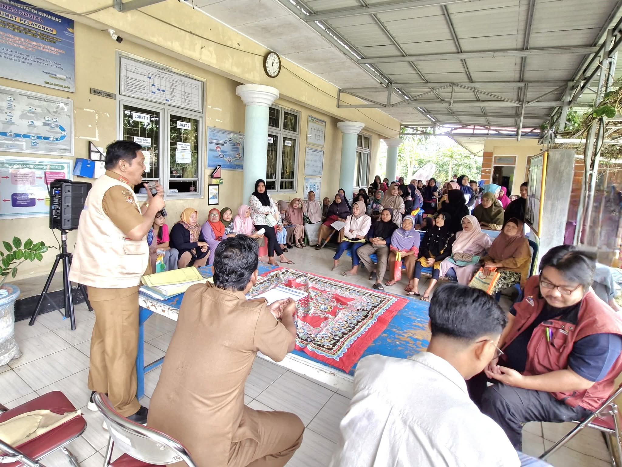Bentuk Transparansi, Dinsos Kepahiang Bagikan KKS Dan Butab Kepada KPM se-Kabupaten Kepahiang