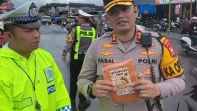 Polres Kepahiang Bagikan 1000 Mantel Hujan, Bantu Pengendara Hadapi Cuacah Jelang Tahun Baru 2026