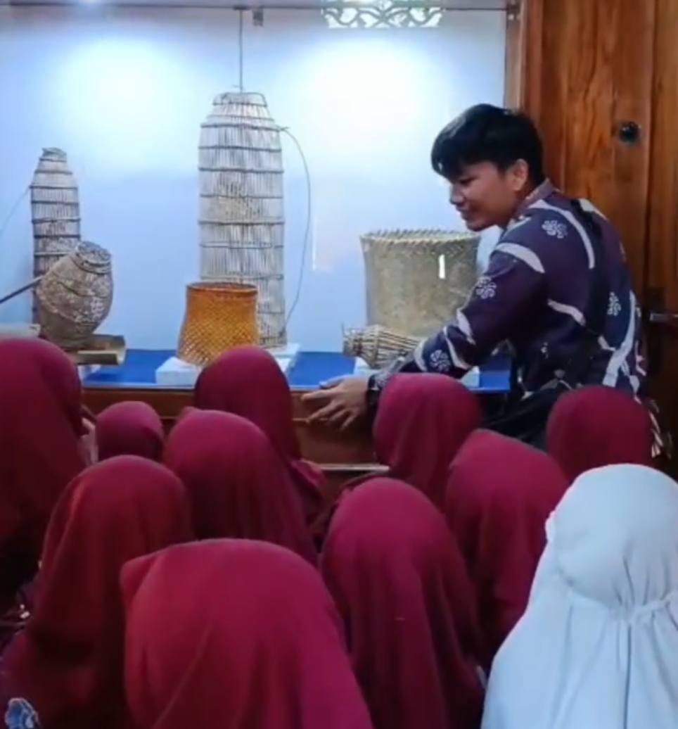 Anak TK Di Kepahiang Kunjungi Rumah Adat, Pelajari Warisan Budaya Sejak Dini