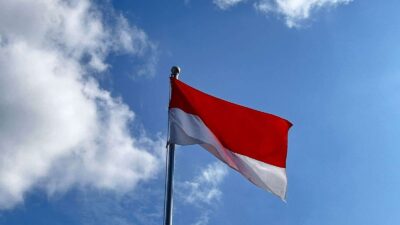 PEMASANGAN BENDERA MERAH PUTIH SAAT HUT DAERAH TIDAK WAJIB, NAMUN DIANJURKAN