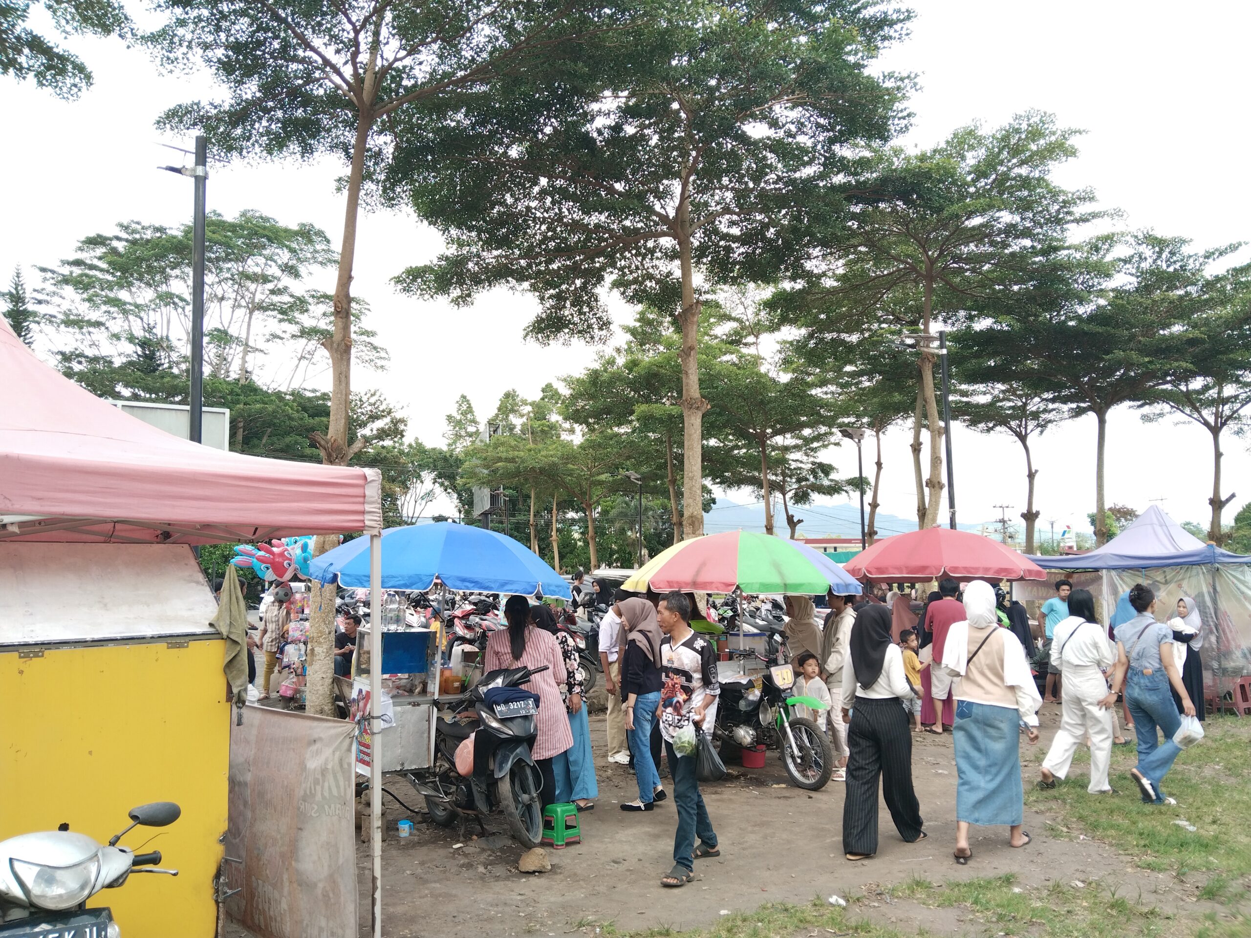 Masjid Agung Baitul Hikmah Kepahiang Ramai Pengunjung, Jadi Kawasan Ekonomi Dan Wisata Religi 1 IMG 20260208 170713 2 scaled