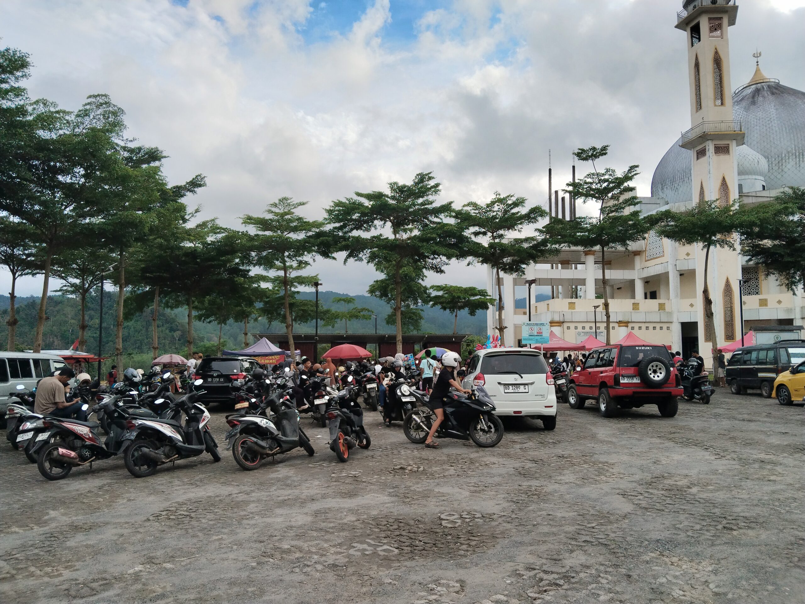 Masjid Agung Baitul Hikmah Kepahiang Ramai Pengunjung, Jadi Kawasan Ekonomi Dan Wisata Religi