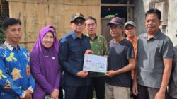 Bupati Kepahiang Serahkan Bantuan, Turut Prihatin Atas Korban Angin Puting Beliung Di Kecamatan Kepahiang