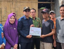 Bupati Kepahiang Serahkan Bantuan, Turut Prihatin Atas Korban Angin Puting Beliung Di Kecamatan Kepahiang