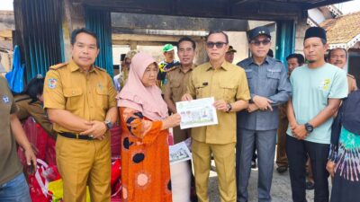 BAGI BANTUAN! Bupati Kepahiang Kunjungi Korban Kebakaran di Daspetah – Janji Urus Dokumen Hilang Tanpa Biaya