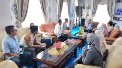 Bupati Kepahiang Serahkan Santunan Kematian BPJS Ke Ahli Waris Kepala Desa Permu