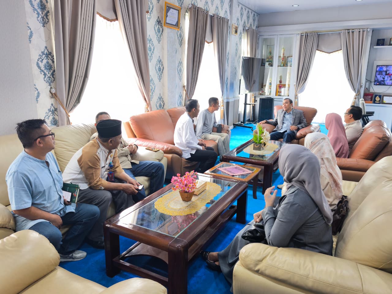 Bupati Kepahiang Serahkan Santunan Kematian BPJS Ke Ahli Waris Kepala Desa Permu Bupati Kepahiang Serahkan Santunan Kematian BPJS Ke Ahli Waris Kepala Desa Permu