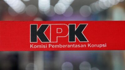 Terjaring OTT, Bupati Rejang Lebong Beserta Wakil Dibawa KPK Ke Jakarta