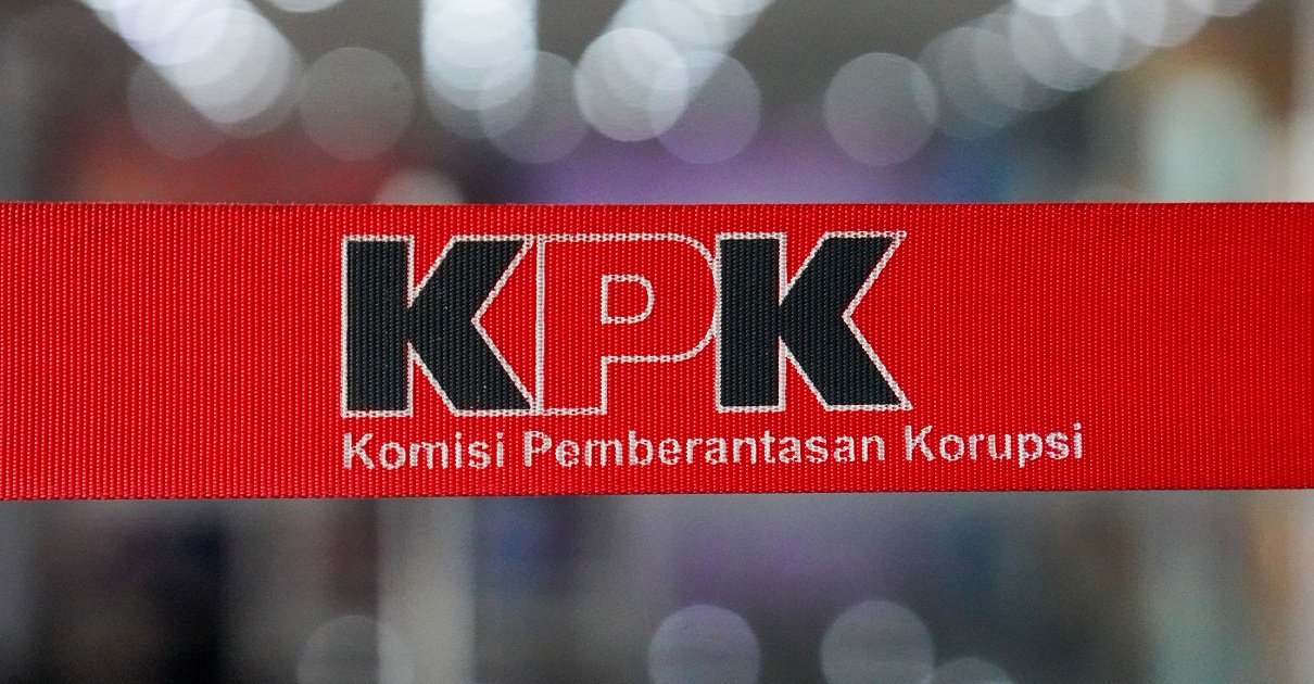 Terjaring OTT, Bupati Rejang Lebong Beserta Wakil Dibawa KPK Ke Jakarta