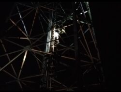 Geger! Wanita Naik Tower Ternyata Masih Istri Orang, Ingin Nikah Dengan Duda Tapi Tak Direstui Keluarga