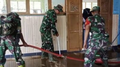 Gotong Royong Bersihkan SMPN 05 Lebong Pascabanjir, TNI, Pemerintah dan Warga Bersatu Pulihkan Lingkungan Belajar