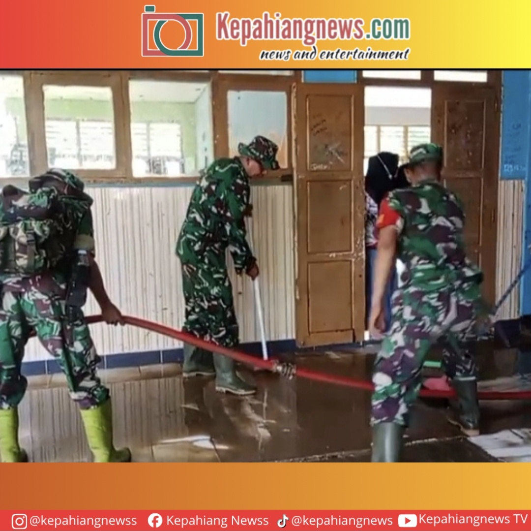 Gotong Royong Bersihkan SMPN 05 Lebong Pascabanjir, TNI, Pemerintah dan Warga Bersatu Pulihkan Lingkungan Belajar