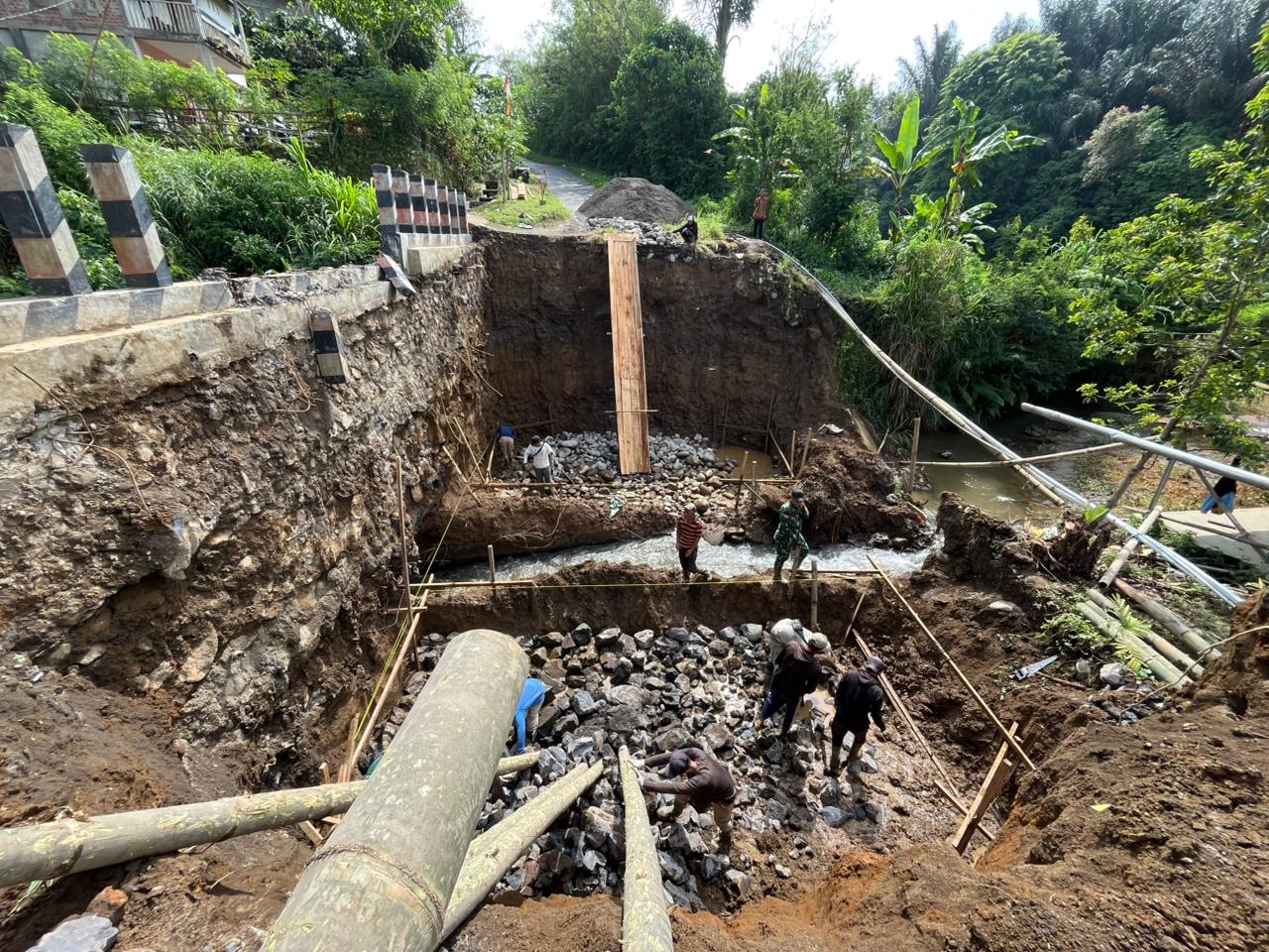 Jembatan Perintis Garuda Mulai Dibangun, Akses Telah Lama Putus Ahirnya Disambung TNI