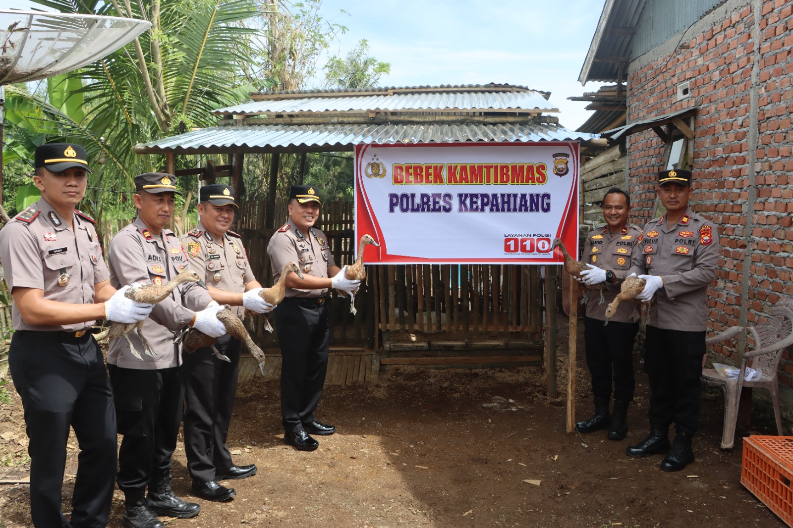 Polres Kepahiang Salurkan 50 Ekor Bebek Kamtibmas, AKBP Yuriko: Wujud Nyata Polri Peduli Masyarakat