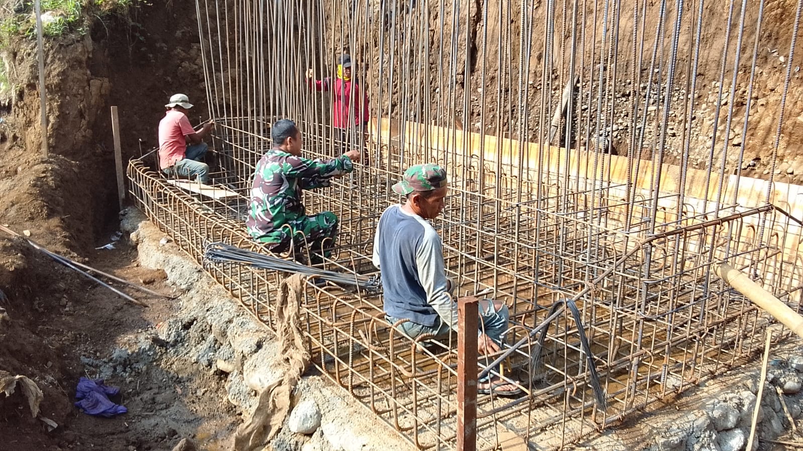 Progres Jembatan Perintis Garuda di Dusun Sawah Terus Meningkat, TNI dan Warga Bersatu Wujudkan Akses Impian