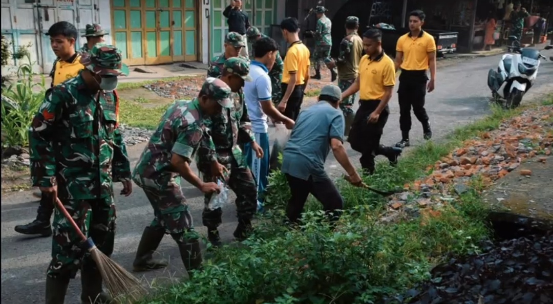 HUT Ke-1 Kodam XXI/Radin Inten, Kodim 0409/Rejang Lebong Wujudkan Kemanunggalan TNI-Rakyat Lewat Karya Bakti Serentak HUT Ke-1 Kodam XXI/Radin Inten, Kodim 0409/Rejang Lebong Wujudkan Kemanunggalan TNI-Rakyat Lewat Karya Bakti Serentak