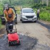 Lima Tahun Jalan Provinsi Dibiarkan Rusak, Warga Kabawetan Turun Tangan Bantu Pemerintah: “Kalau Menunggu, Entah Sampai Kapan”