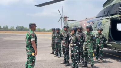 Perintah Presiden Dijalankan, Tim Alfa TNI Terjun dari Udara Padamkan Bara Karhutla Way Kambas