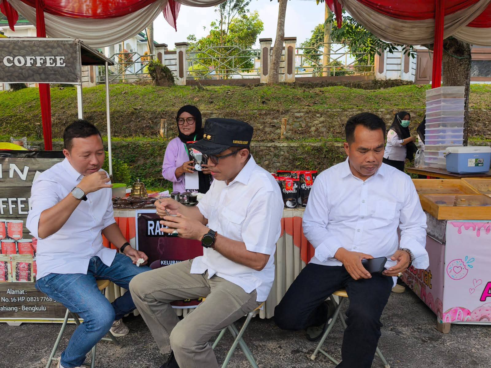 Seruput Kopi Rapindo di Pasar Rakyat Kejari, Wabup hingga Sekda Kepahiang Nikmati Kopi Lokal