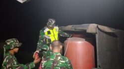 Kemarau Mencekik, Kodim 0409/Rejang Lebong Antar Air Bersih ke Warga Pal Batu Kemarau Mencekik, Kodim 0409/Rejang Lebong Antar Air Bersih ke Warga Pal Batu