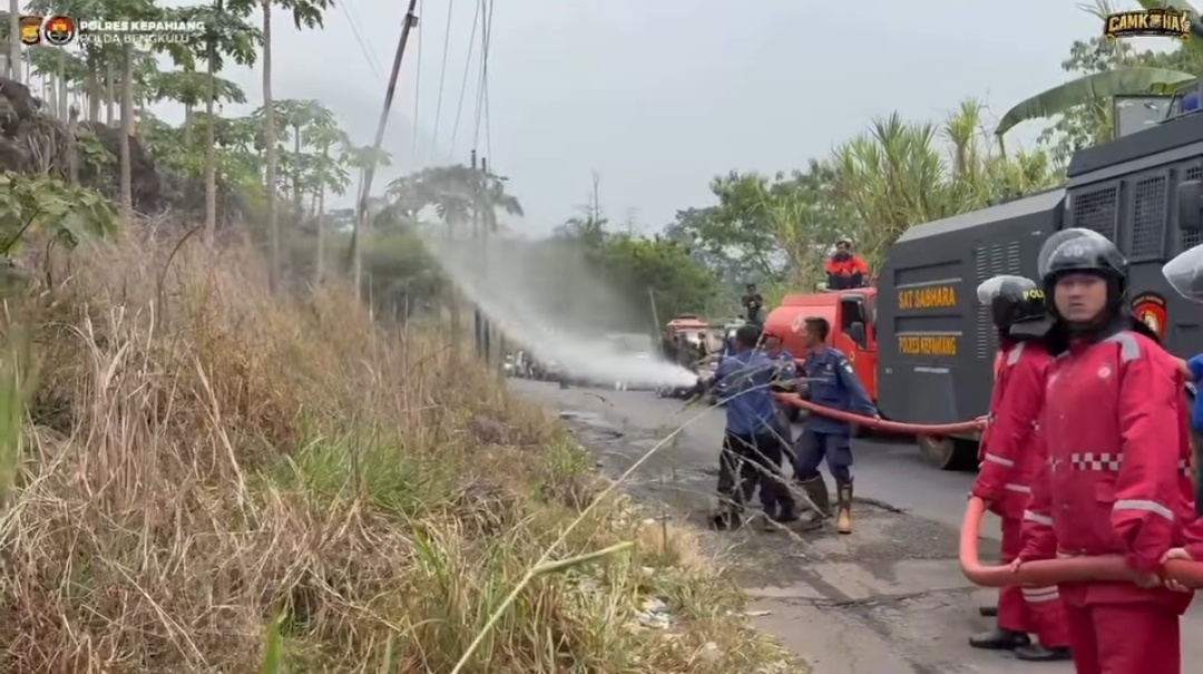 Ilalang Kering Jadi Bom Waktu! Polres Kepahiang Bergerak Cegah Karhutla Sebelum Terlambat Ilalang Kering Jadi Bom Waktu! Polres Kepahiang Bergerak Cegah Karhutla Sebelum Terlambat
