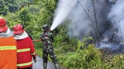 Api Mengamuk di Talang Ratu, Babinsa Serda JJ Bersama Damkar dan Warga Berjibaku 3 Jam
