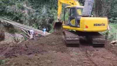 Excavator Mulai Bekerja, Jembatan Perintis Garuda Dibangun, Jadi Harapan 2.900 Warga Air Meles Bawah