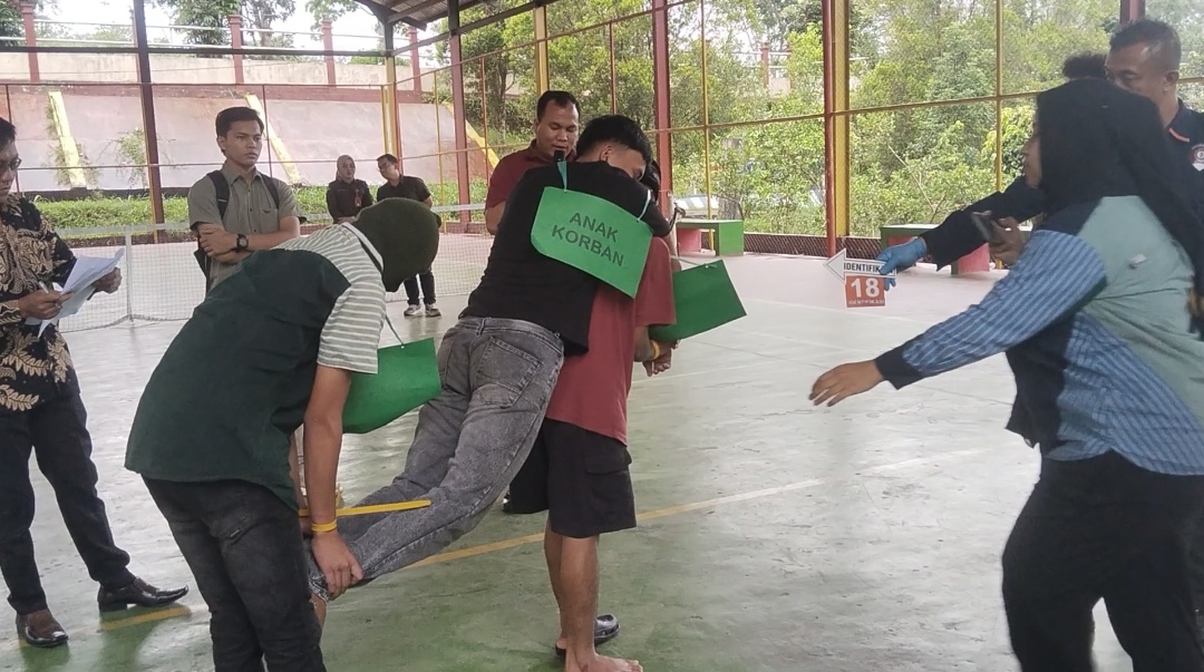 Rekontruksi 22 Reka Adegan Kasus Tewasnya Remaja di Telaga Hijau, Ternyata Dipicu Judi Online